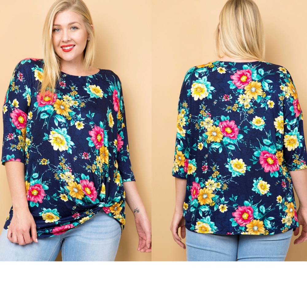 Closet clear out❤️❤️Host Pick ❤️❤️Plus Size Navy Floral Print Top